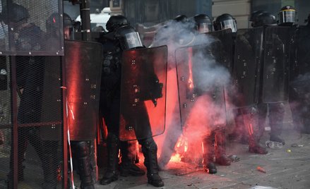 Starcia na ulicach Paryża. Policja użyła gazu łzawiącego