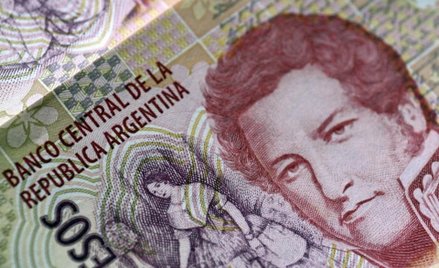 Argentyna: podwyżka stóp do 60 proc. nie powstrzymała załamania peso
