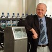 Superbrygadzista – tak pracownicy nazywali Michała Bożka, który jako szef chce wiedzieć wszystko o z