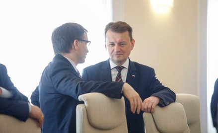 Pawłowicz pyta MON o "wyjście wojska z koszar po porażce PO"