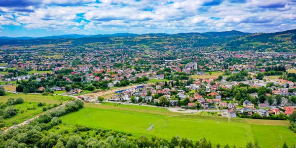Ustalanie stawek opłaty adiacenckiej przez gminę – granice swobody