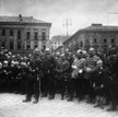 Lwów, połowa lat 20., gen. Rozwadowski przed grupą oficerów, z boku siedzą weterani powstania styczn