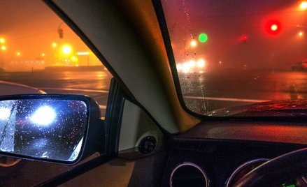 Samochód zmiażdżył jej dłonie. Stopą wybrała numer alarmowy