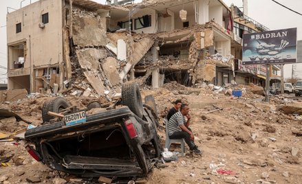 Liban, okolice miasta Tyr. Izrael przeprowadził tu nalot tuż przed wejściem w życie dziesięciodniowe