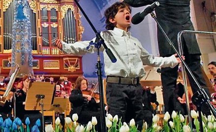 Ośmioletni Shalev Menashe był solistą w „Pieśni Ireny”