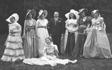 maj 1936r., Przyjęcie u hrabiny Marty Krasińskiej w Królikarni, urządzone przez Związek Artystów Pla