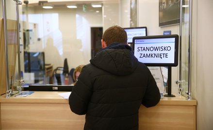 Dyrektorzy urzędów zostali z obowiązkiem, którego nie mogą nie wykonać, i budżetem, do którego państ