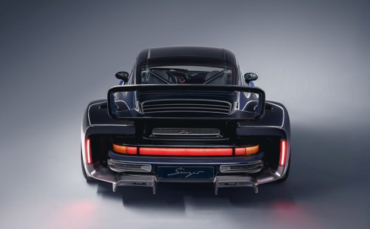 Porsche 911 DLS Turbo - stylizacja nawiązuje do wyścigowych Porsche 911 z lat 70.