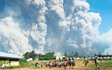 Pora uciekać. Wybuch wulkanu w Indonezji