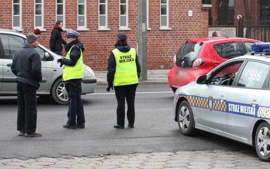 Strażnicy miejscy chcą, by TK zbadał ich prawo do emerytur pomostowych