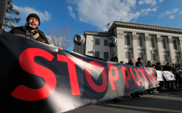 Demonstracja przed ambasadą Rosji w Kijowie