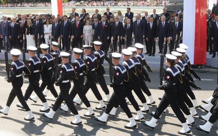 Nowością tegorocznej parady było połączenie z polskim wybrzeżem, gdzie odbyła się parada okrętów