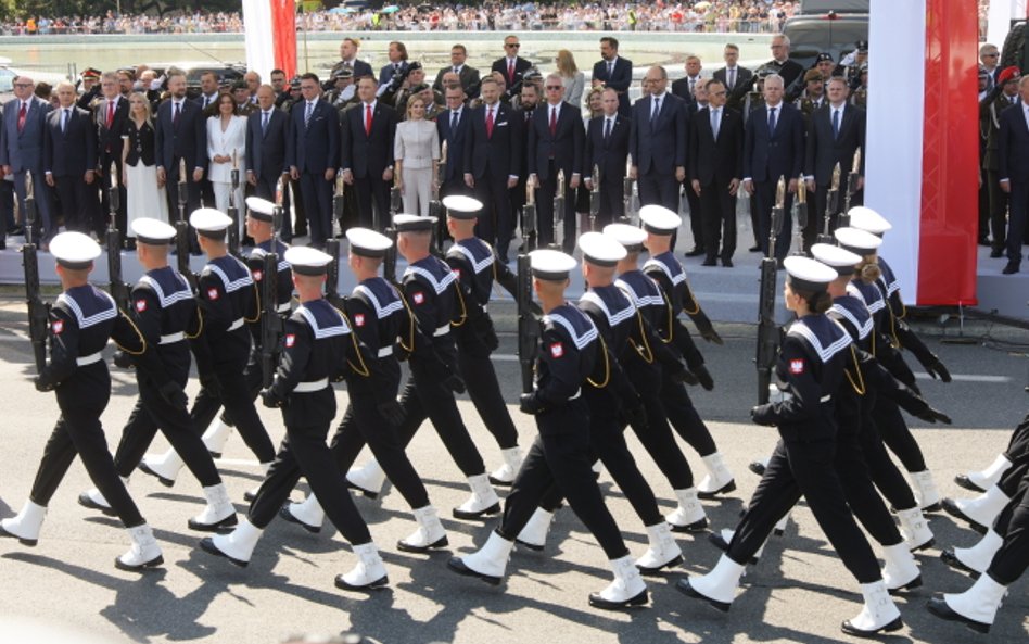 Nowością tegorocznej parady było połączenie z polskim wybrzeżem, gdzie odbyła się parada okrętów