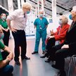 Premier Boris Johnson był w poniedziałek w świeżo otwartym megacentrum szczepień w Bristolu