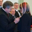 2011 r. Prezydent Bronisław Komorowski odznacza szefową Trójki Magdalenę Jethon