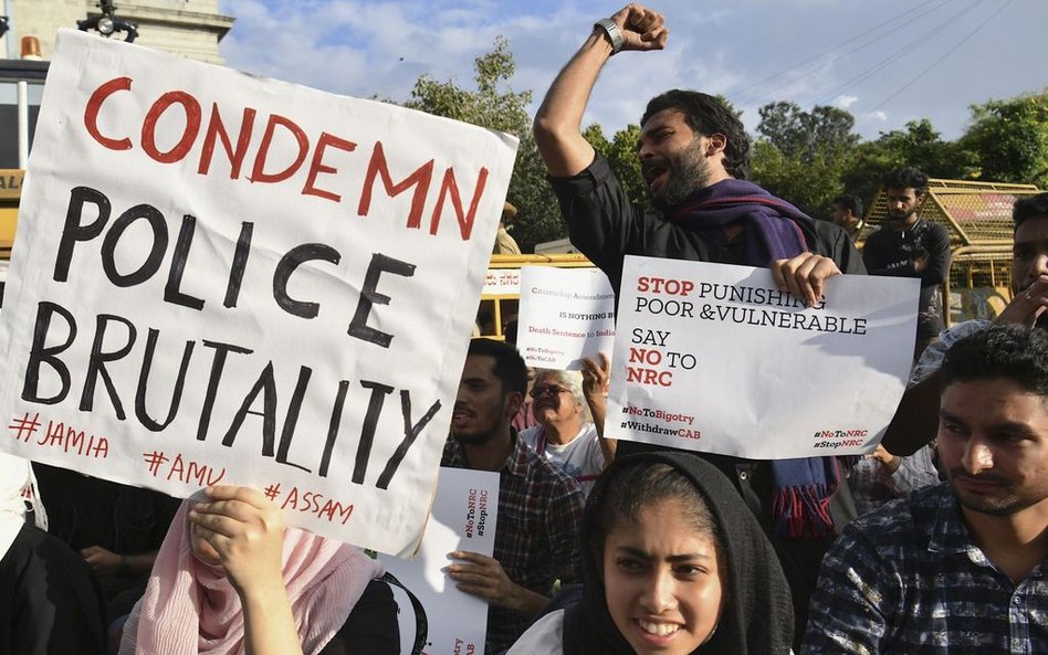 Rośnie napięcie w Indiach. Policja strzelała do demonstrantów?