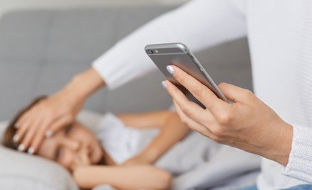 Naukowcy z Uniwersytetu Oksfordzkiego przyjrzeli się poradom medycznym udzielanym przez chatboty AI