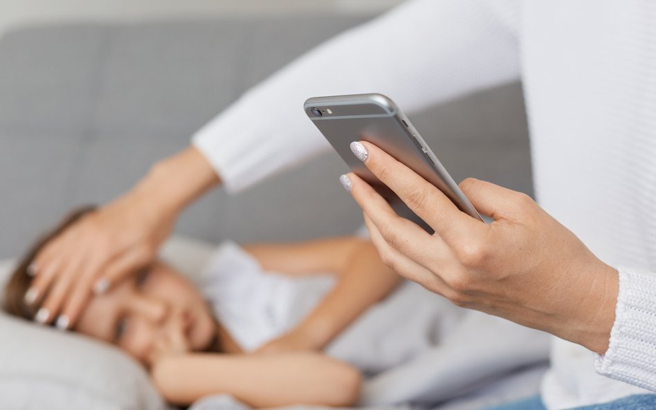 Naukowcy z Uniwersytetu Oksfordzkiego przyjrzeli się poradom medycznym udzielanym przez chatboty AI