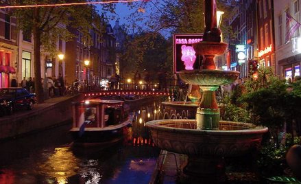 Amsterdam przeniesie dzielnicę czerwonych latarni?