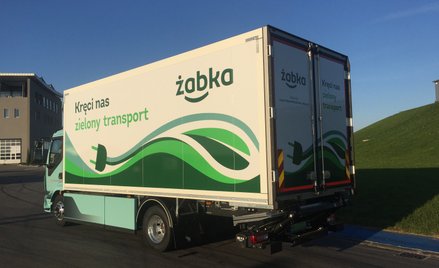 Elektryczne Volvo FL w barwach Żabki