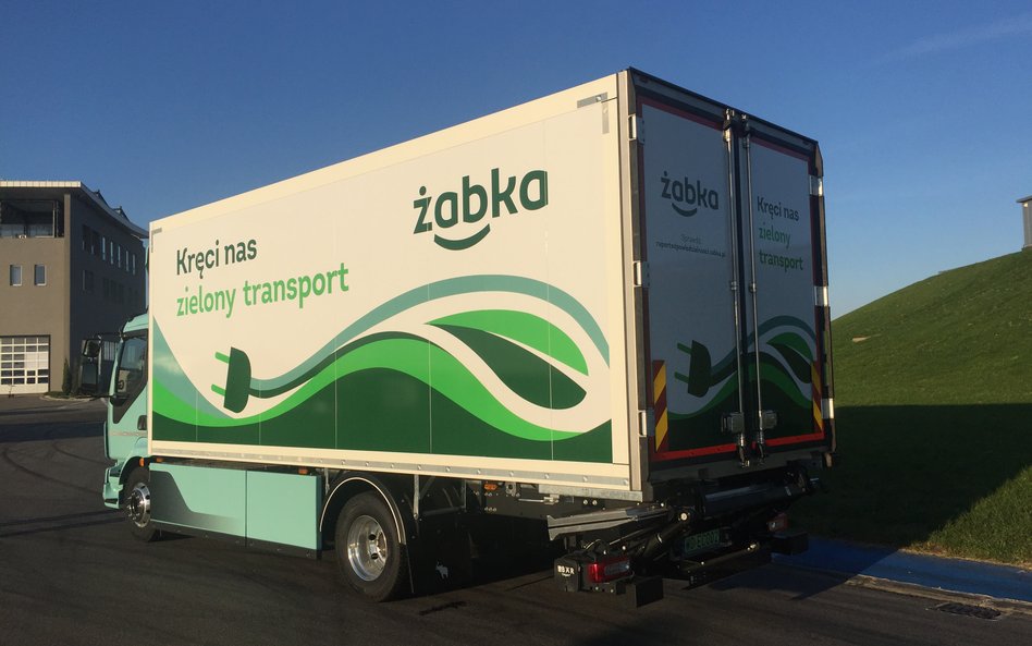 Elektryczne Volvo FL w barwach Żabki