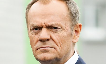 Tusk zaproponował 1500 zł „babciowego”. PiS przekonuje, że już to wprowadził