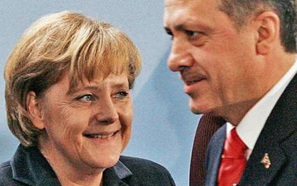 Trudna misja Merkel w Ankarze