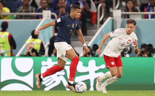 Matty Cash stoczył wiele wygranych pojedynków z Kylianem Mbappe