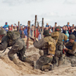 Podczas kilkudniowych „D-Day Hel 2011” około 200 uczestników grup rekonstrukcyjnych odtworzyło lądow