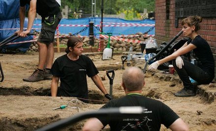 Ekshumacje, by pochować ofiary komunizmu