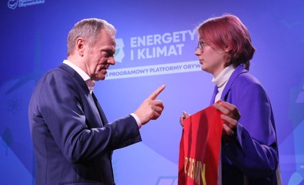 Przewodniczący PO Donald Tusk i aktywistka klimatyczna, która przerwała kongres programowy PO „Energ