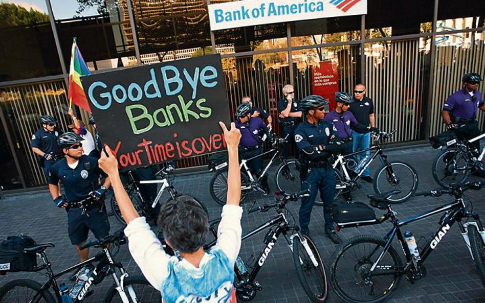 Protesty przed siedzibą Bank of America w Los Angeles