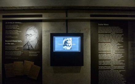 Ekspozycja muzeum wzbogacona została o multimedia zawierające relacje więźniów i ich bliskich oraz p