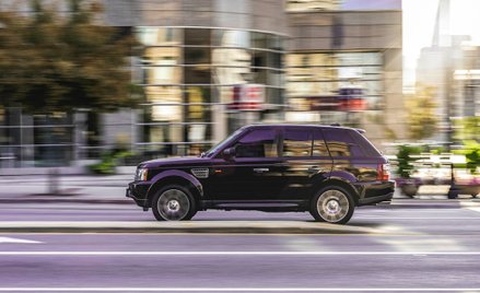 Nowe zasady dotyczyć będą kierowców przyjezdnych – z podwyżki opłat za parkowanie wyłączeni będą bow