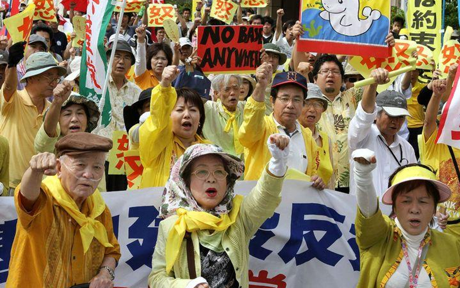 Mimo protestów baza USA zostanie na Okinawie