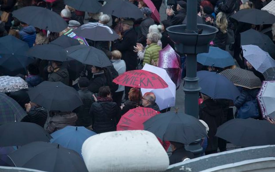 Projekt ustawy "O prawach kobiet i świadomym rodzicielstwie" trafi do Sejmu