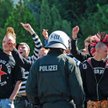 Lewicowi demonstranci protestują w Altenburgu przeciw neonazistowskiej partii NPD. 2008 r.