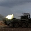 Ukraiński kołowy transporter opancerzony BTR-4 podczas ćwiczeń Sił Zbrojnych Ukrainy w obwodzie char