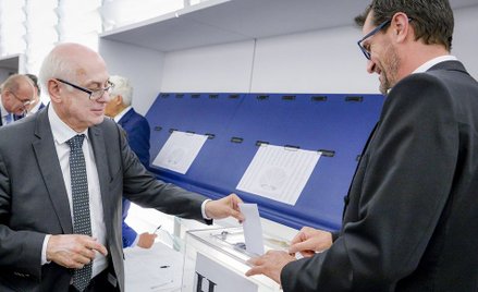 Głosowanie na wiceprzewodniczących europarlamentu. Głos oddaje Zdzisław Krasnodębski