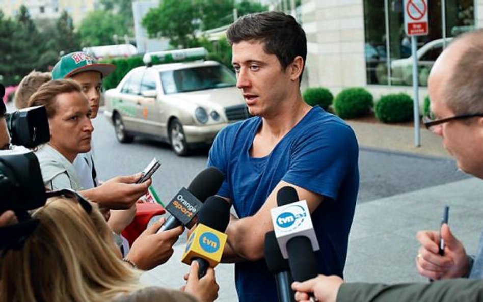 Robert Lewandowski strzelił w niedzielę gola Bayernowi Monachium i znów znalazł się w centrum zainte