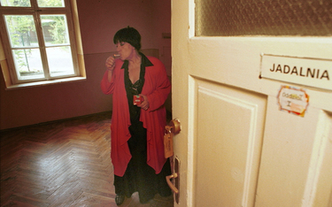Ewa Demarczyk w swoim teatrze w budynku dawnej ochronki - Bochnia, 1999