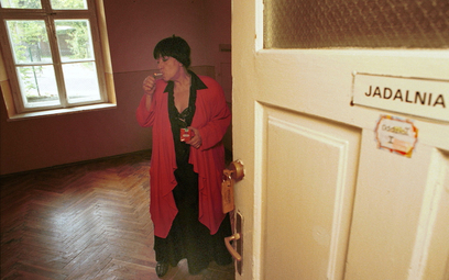 Ewa Demarczyk w swoim teatrze w budynku dawnej ochronki - Bochnia, 1999
