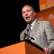 Jeffrey Gundlach zaleca przeważanie obligacji. Fot. Alex Flynn/Bloomberg