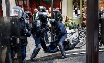 Francuskie władze bronią agresywnych działań policji przy protestach "żółtych kamizelek"
