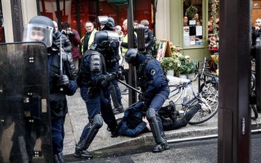 Francuskie władze bronią agresywnych działań policji przy protestach "żółtych kamizelek"