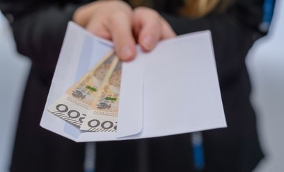 Przeciętne wynagrodzenie w firmach rośnie wolniej od oczekiwań. Zatrudnienie spada
