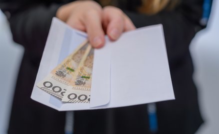 Przeciętne wynagrodzenie w firmach rośnie wolniej od oczekiwań. Zatrudnienie spada