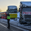 Protest przewoźników przed przejściem granicznym w miejscowości Hrebenne