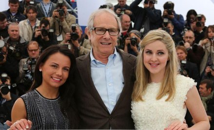 Ken Loach i jego aktorki: Jasmin Riggin i Siobhan Reill w Cannes