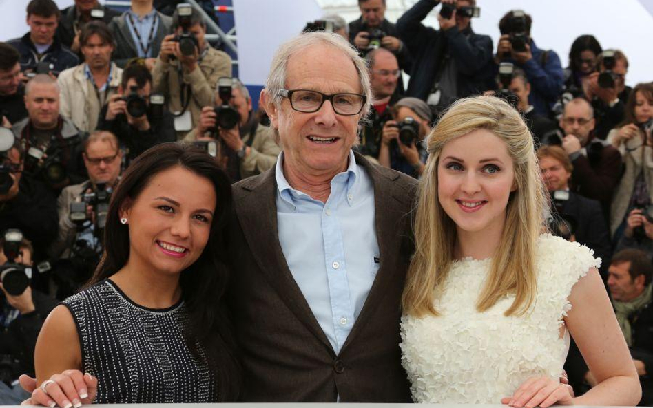 Ken Loach i jego aktorki: Jasmin Riggin i Siobhan Reill w Cannes